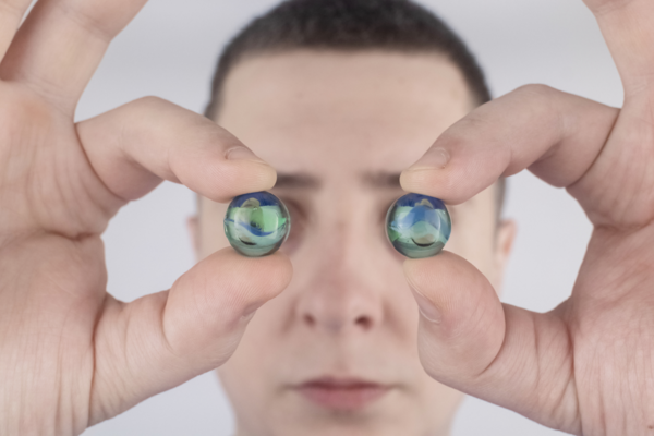 ♦ Implants multifocaux